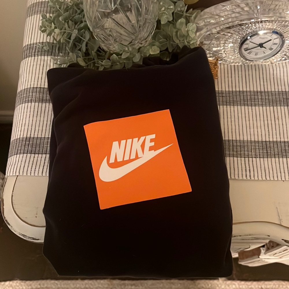 Black Nike hoodie size: L